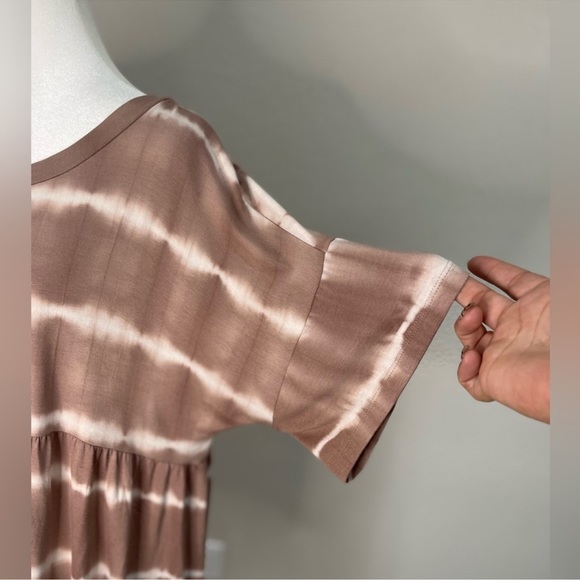 White Birch Size Medium Oversized Tan and white Tie  Dye - Picture 4 of 10